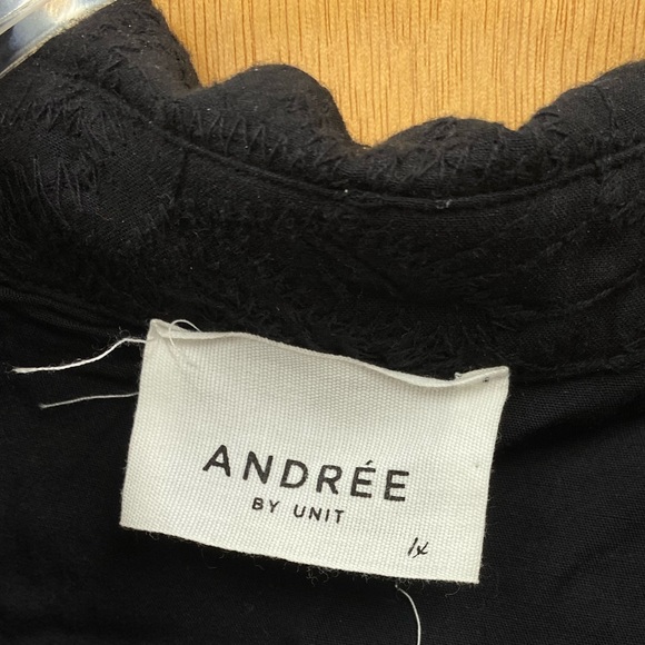 Andree by Unit Eyelet Long Sleeve Button-Down with Chest Pockets in Black SZ 1X - Picture 3 of 5